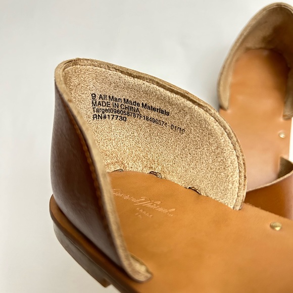 [Sz9]Universal Thread Sandals - Picture 2 of 7